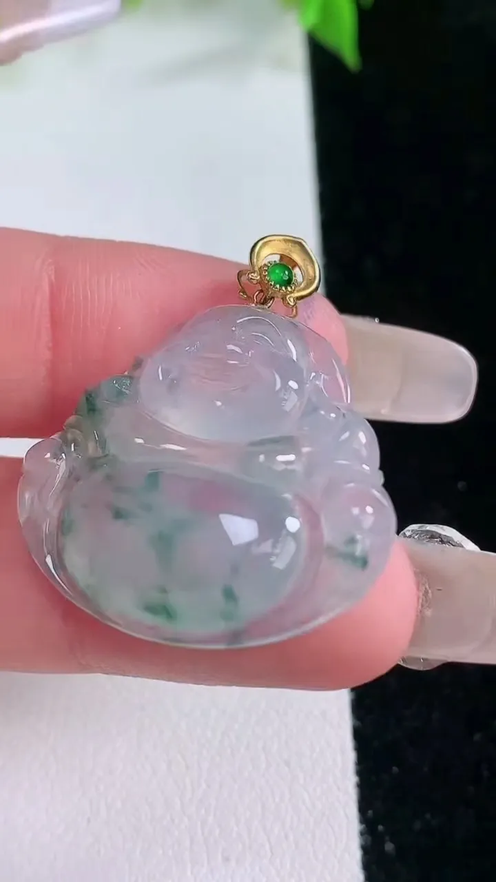 天然A货翡翠种飘花佛公吊坠，尺寸24.3-27.2-4.8，重量:5.14g
2月5日