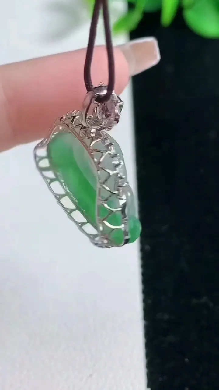 天然A货翡翠佛公吊坠，尺寸22.7-13.5-23-7，重量:2.91g
2月5日