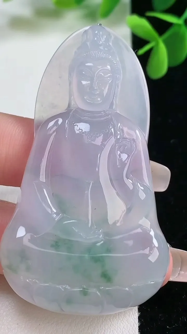 天然A货翡翠种飘花观音菩萨吊坠，尺寸64.6-36.3-6.9，重量:27.45g
2月5日