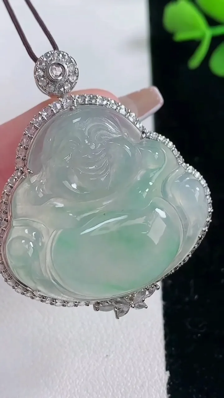 天然A货翡翠佛公吊坠，尺寸43-35.5-12.3，裸石29.7-32.2重量:14.96g
2月5