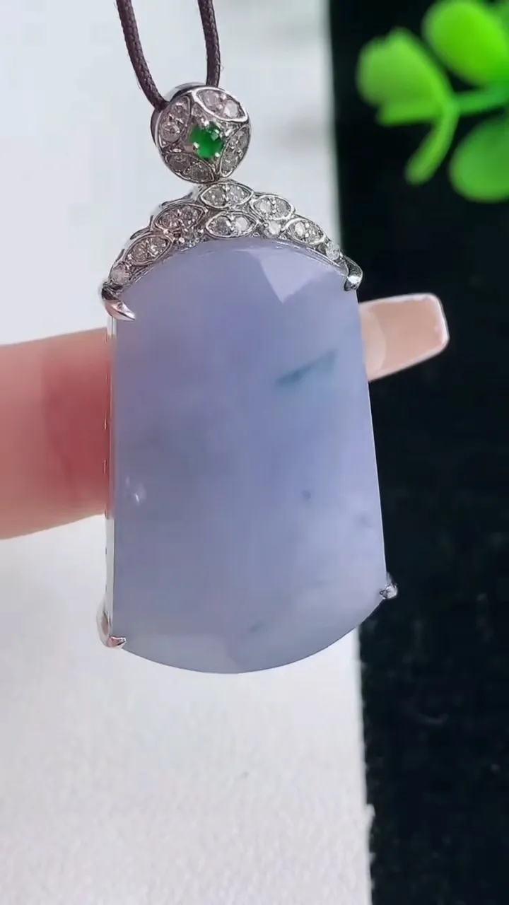 天然A货翡翠18K金紫罗兰无事牌吊坠，尺寸40.2-31-21.5-7.4，重量:9.03g
2月5