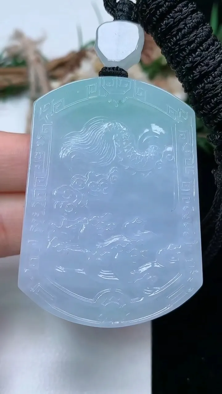 天然A货翡翠龙牌吊坠，尺寸51.7-37.5-12，重量:64.54g
2月5日