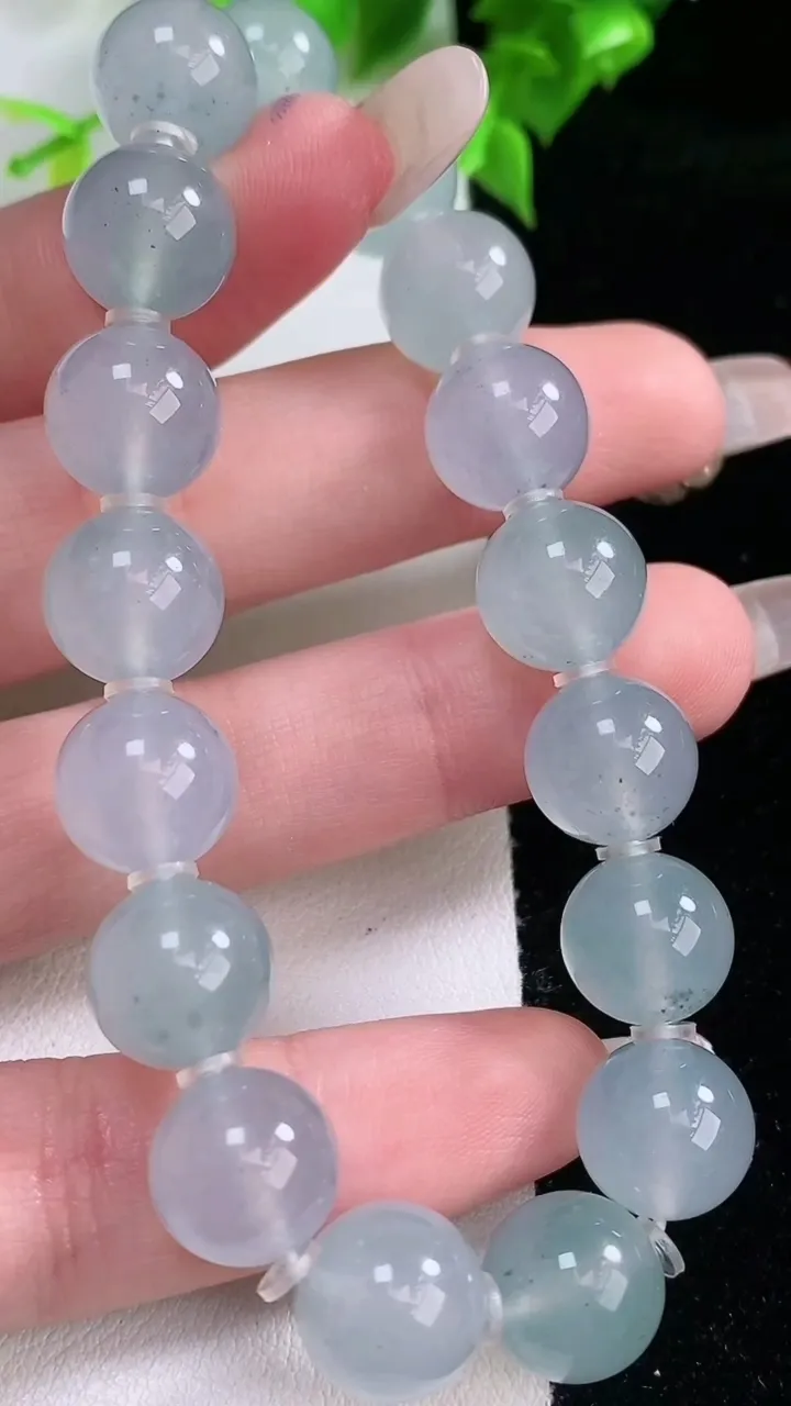 天然A货翡翠种飘花圆珠手串，尺寸10.7-17颗，重量:38.11g2月5日
工厂直销收藏佳品,种好