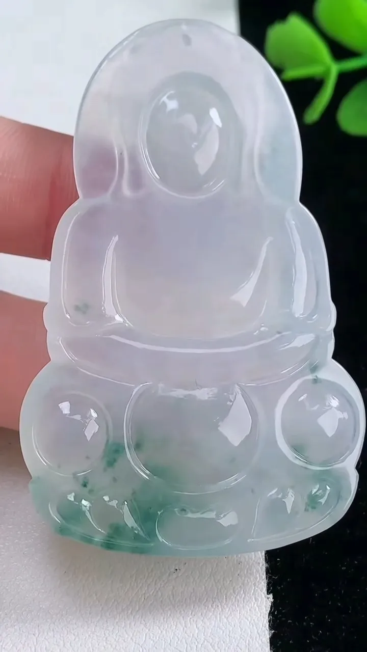 天然A货翡翠种飘花观音菩萨吊坠，尺寸62-39.3-5.3，重量:22.34g
2月5日