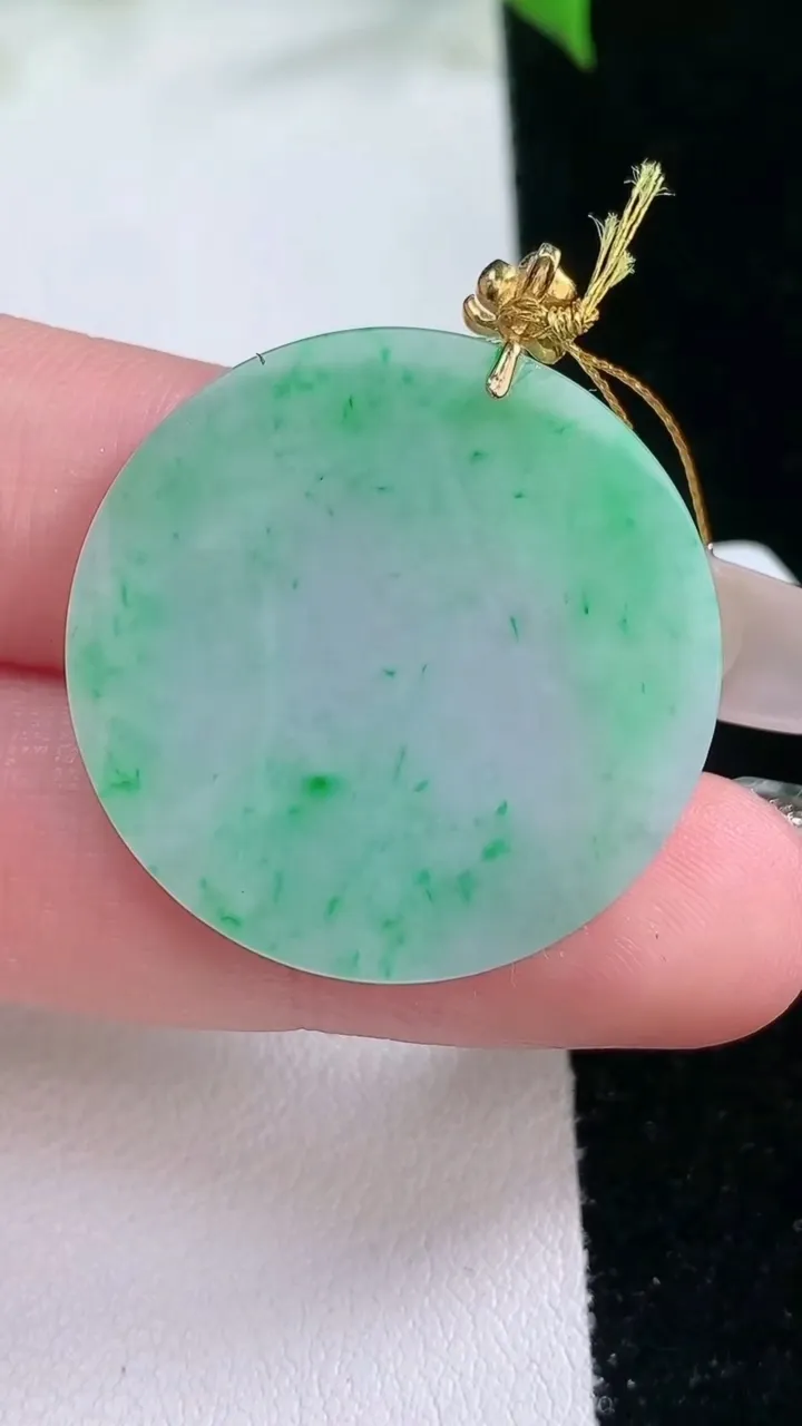 天然A货翡翠无事牌吊坠，尺寸28.4-2.6，重量:6.78g
2月5日