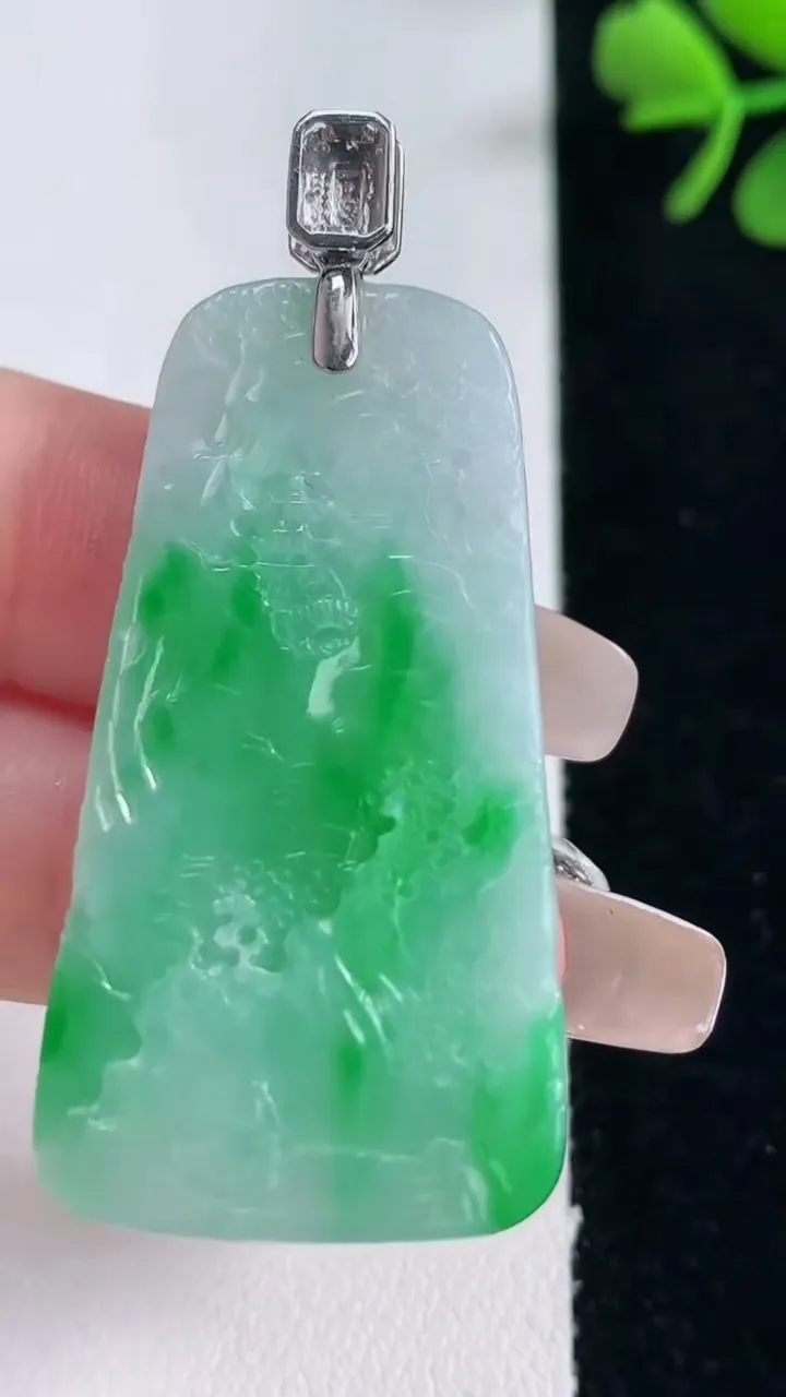 天然A货翡翠山水牌吊坠，尺寸42-23-6.2，重量:12.98g
2月5日