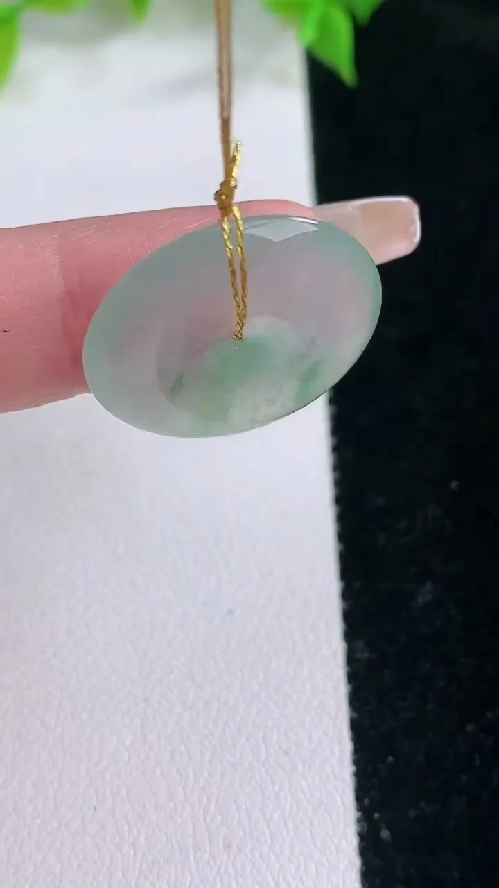 天然A货翡翠平安扣吊坠，尺寸21.8-4，重量:4.39g
2月5日