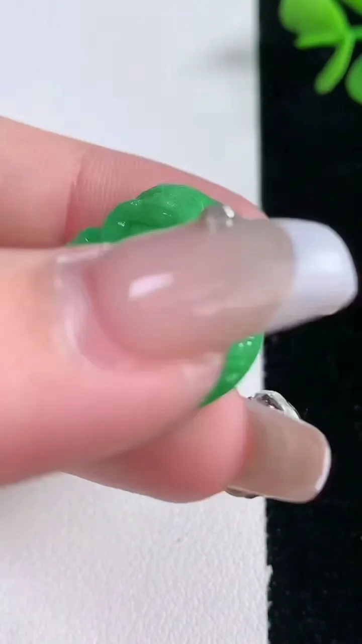 天然A货翡翠佛公吊坠，尺寸26-29-5.1，重量:6.14g
2月5日