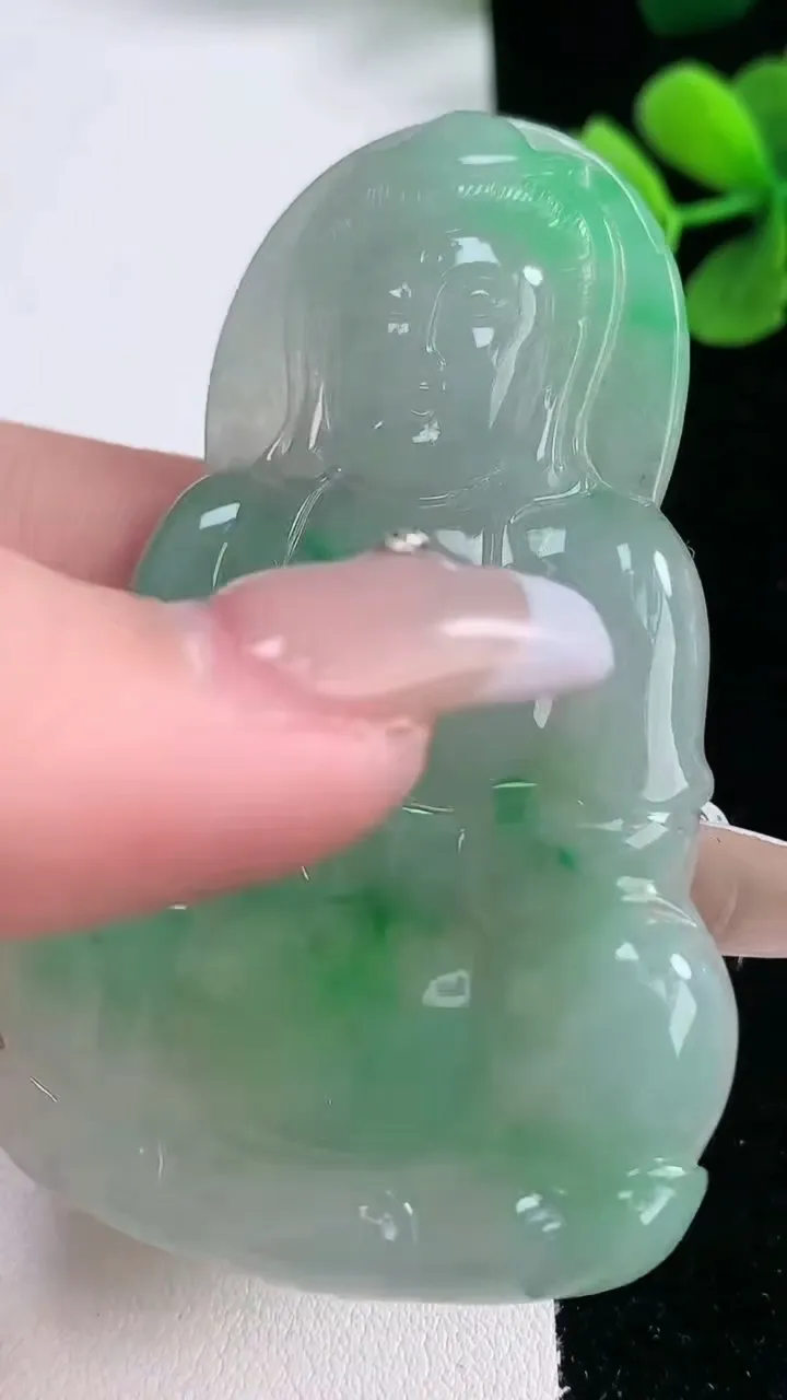 天然A货翡翠观音菩萨吊坠，尺寸66.7-42.3-6，重量:29.59g
2月5日