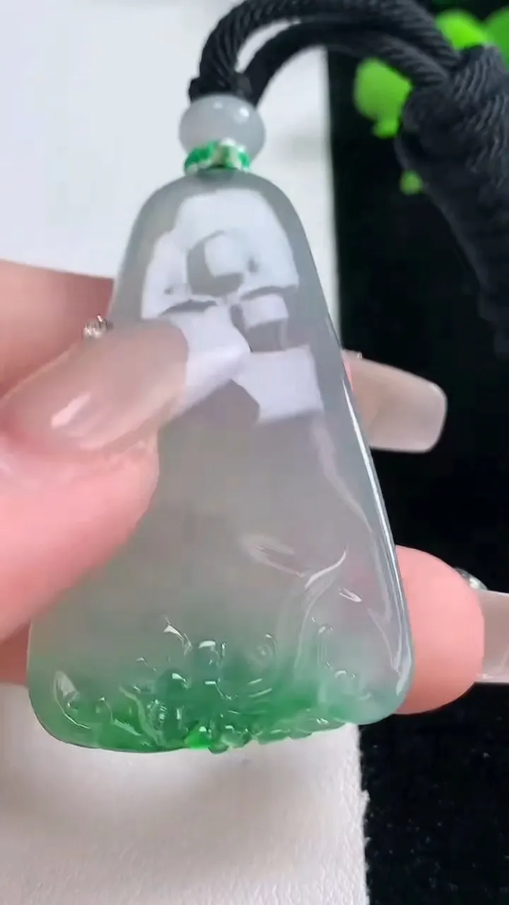 天然A货翡翠梅花鹿吊坠，尺寸47.5-28.8-7.1，重量:22.40g
2月5日