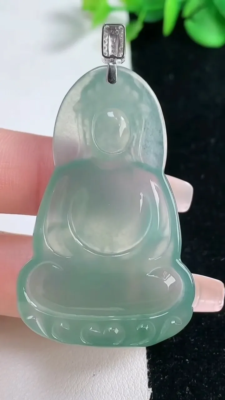 天然A货翡翠观音菩萨吊坠，尺寸50.5-32.2-5.9，重量:17.46g
2月5日
