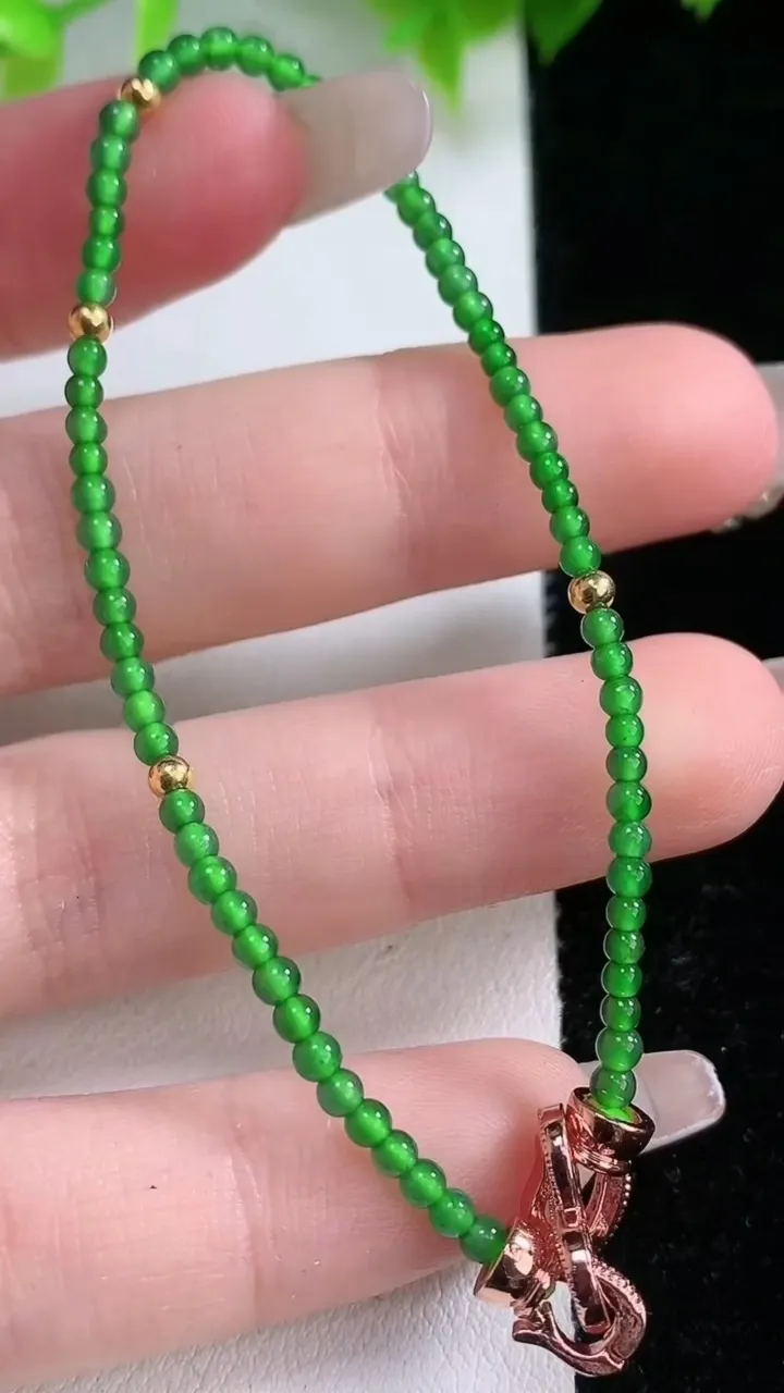 天然A货翡翠小米珠手串，尺寸2.3，重量:4.83g2月5日
工厂直销收藏佳品,种好水足，色泽均匀，