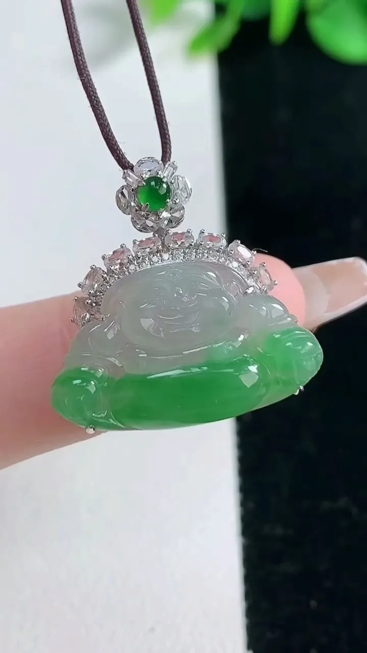 天然A货翡翠佛公吊坠，尺寸22.7-13.5-23-7，重量:2.91g
2月5日