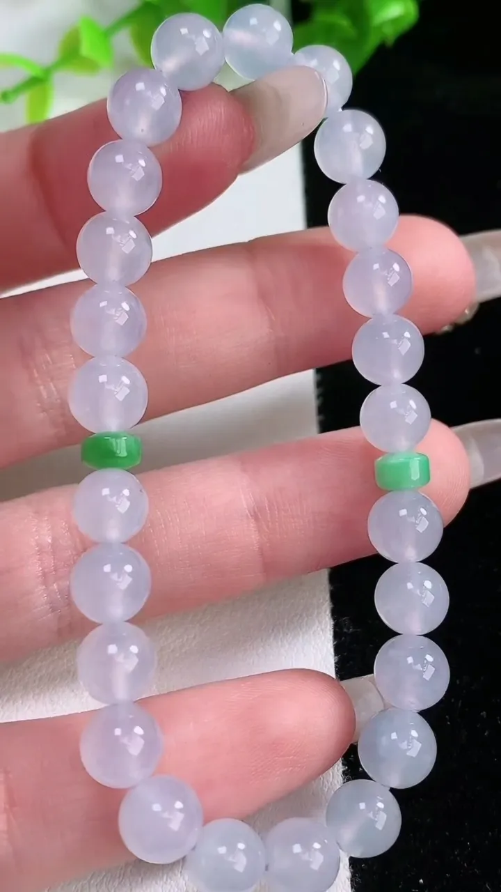 天然A货翡翠圆珠手串，尺寸6.8-25颗，重量:15.00g2月5日
工厂直销收藏佳品,种好水足，色泽均匀，有种有色，上手高大气！