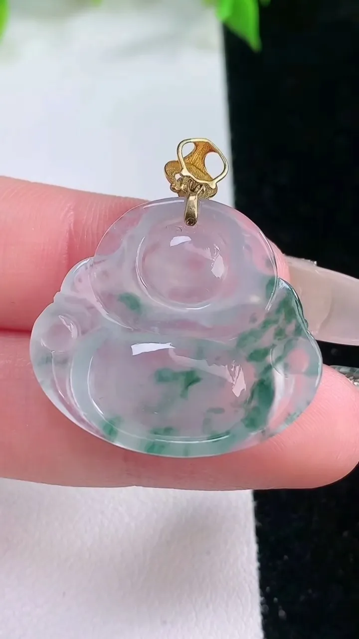 天然A货翡翠种飘花佛公吊坠，尺寸24.3-27.2-4.8，重量:5.14g
2月5日