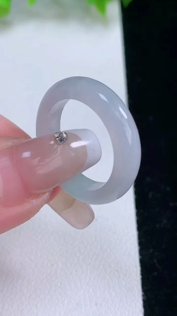 天然A货翡翠指环戒指，尺寸18.4-4.8-3.4，重量:3.99g2026年2月5日
工厂直销收藏