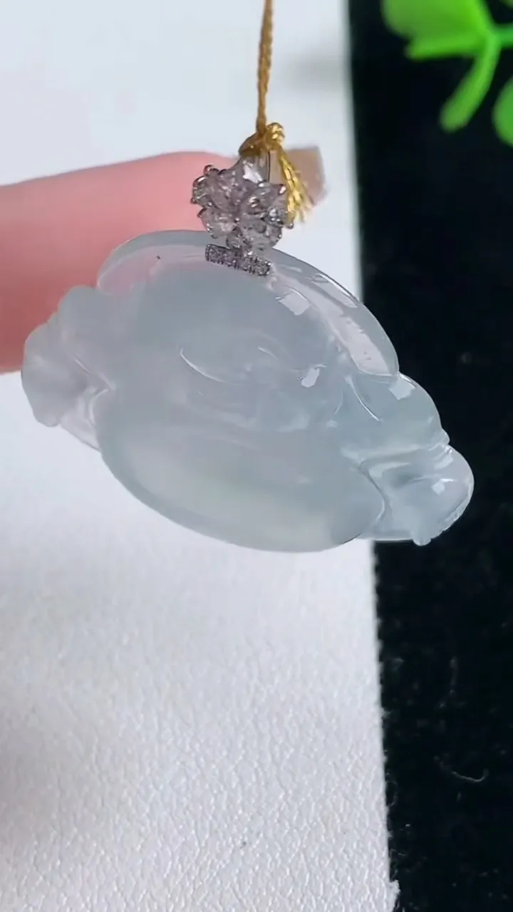 天然A货翡翠佛公吊坠，尺寸29.2-32.6-5.7，重量:8.48g
2月5日