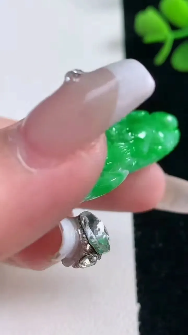 天然A货翡翠生肖猴吊坠，尺寸49.7-29.4-11.3，重量:20.91g
2月5日