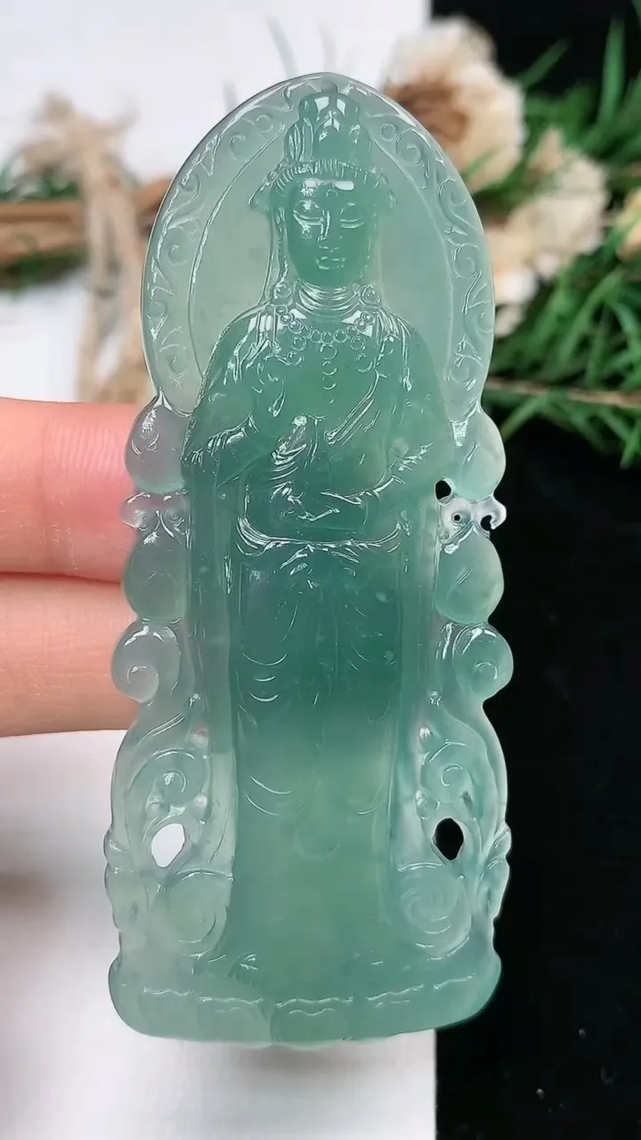 天然A货翡翠蓝水观音菩萨吊坠，尺寸74.8-30.7-5，重量:22.79g
2月5日