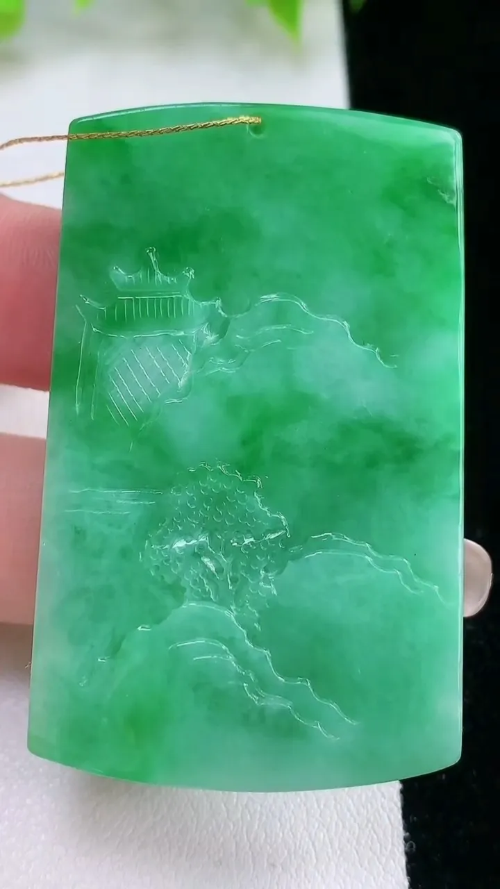 天然A货翡翠山水牌吊坠，尺寸52.2-32.7-5.4，重量:24.72g
2月5日