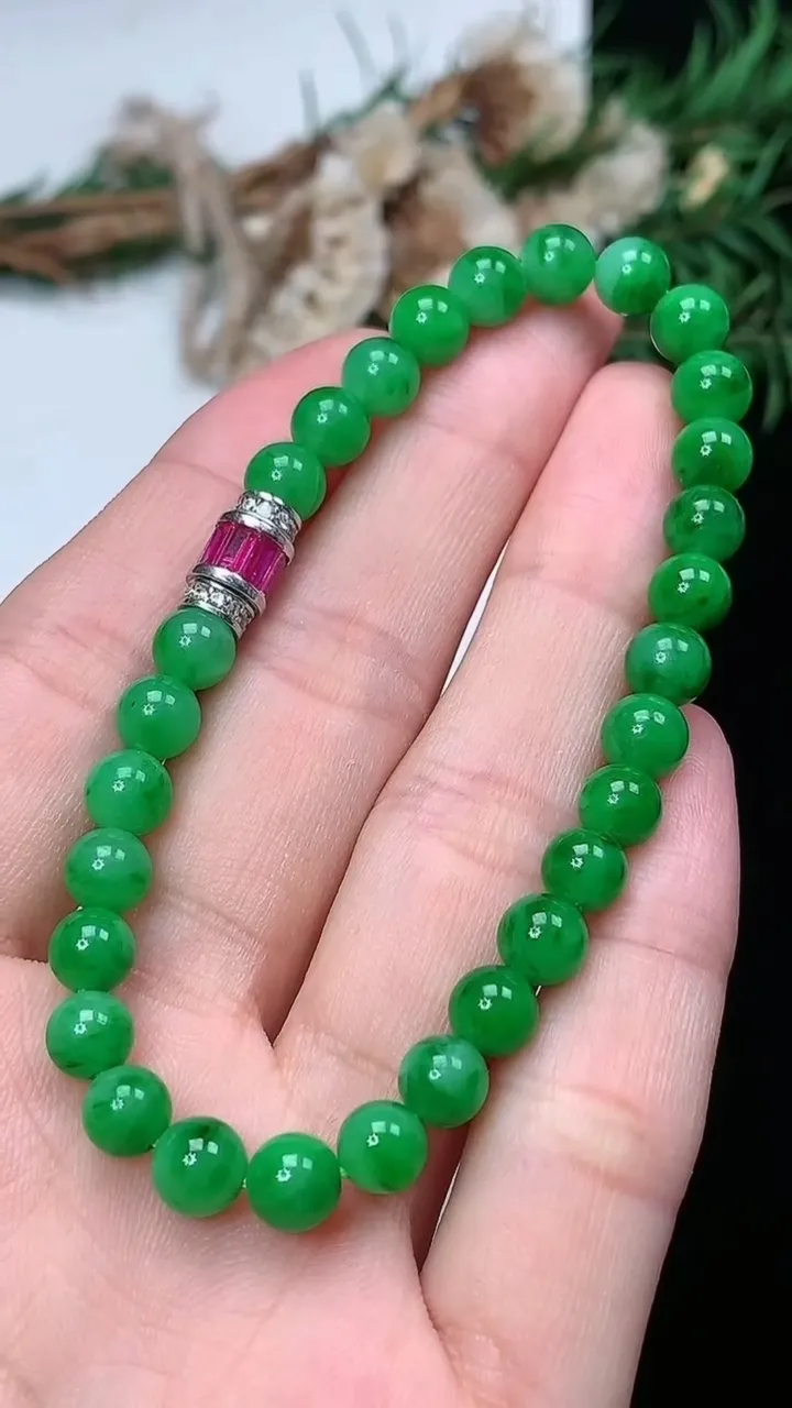 天然A货翡翠圆珠手串，尺寸6-29颗，重量:12.14g2月5日
工厂直销收藏佳品,种好水足，色泽均
