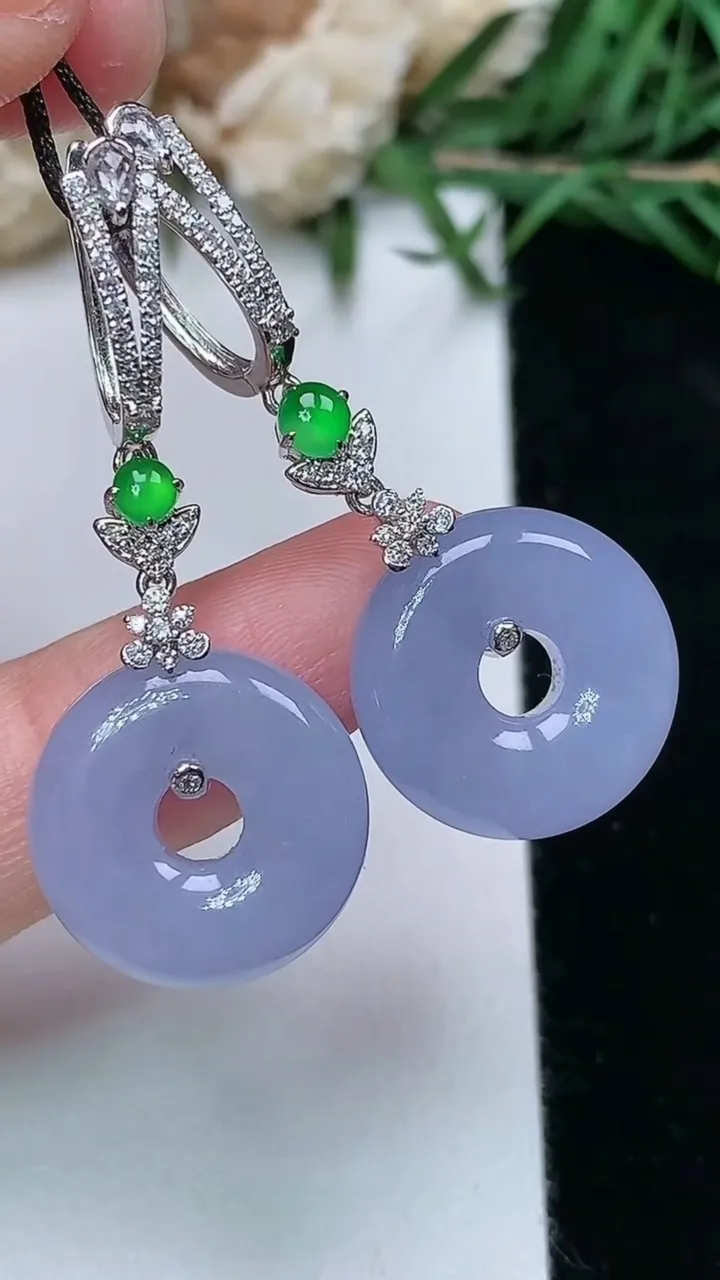 天然A货翡翠紫罗兰平安环耳坠，尺寸15.5-5，重量:7.36g
2月5日