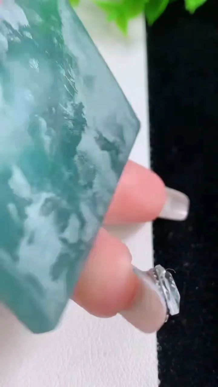 天然A货翡翠阿弥陀佛吊坠，尺寸57.7-39-5，重量:37.89g
2月5日