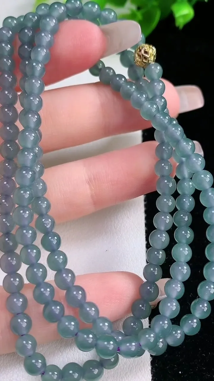 天然A货翡翠圆珠项链，尺寸4.6，重量:23.25g2月5日
工厂直销收藏佳品,种好水足，色泽均匀，有种有色，上手高大气！