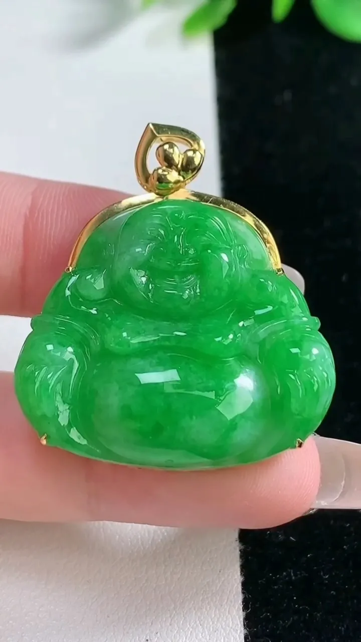 天然A货翡翠佛公吊坠，尺寸36.2-27.8-32.4-9.2，重量:10.00g
2月5日