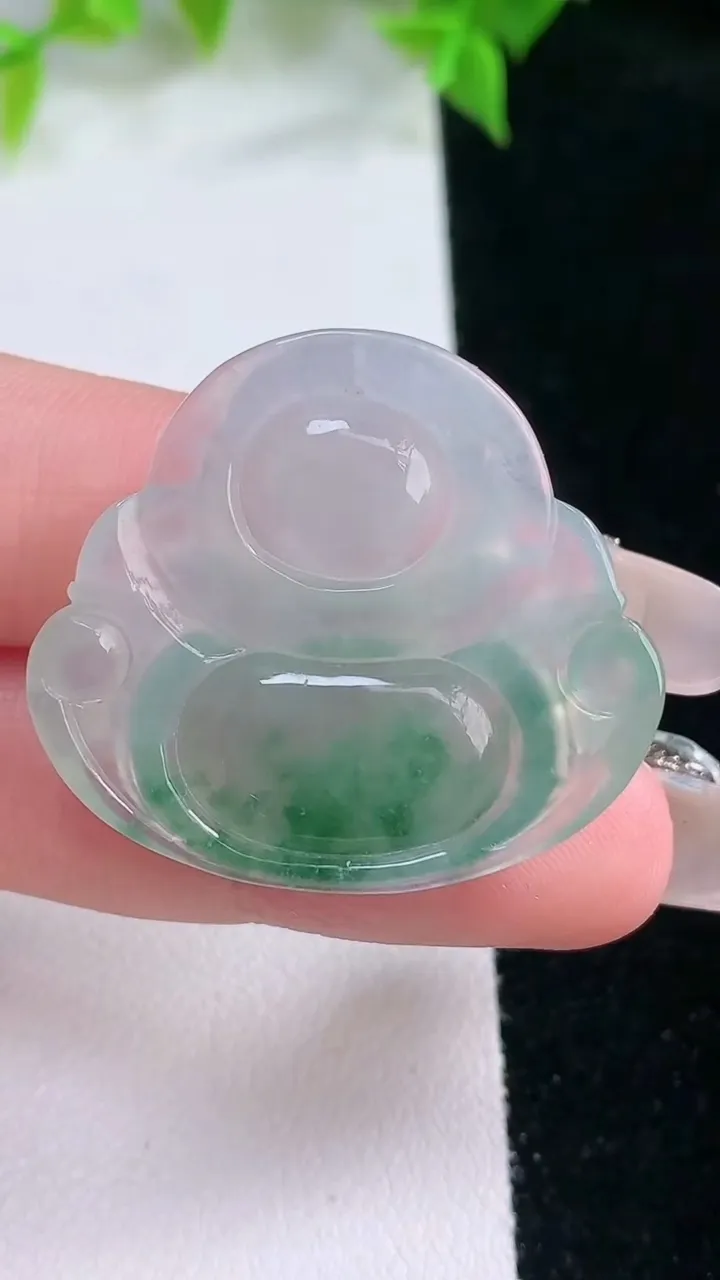 天然A货翡翠冰种飘花佛公吊坠，尺寸28.8-32.6-5.8，重量:8.34g
2月5日