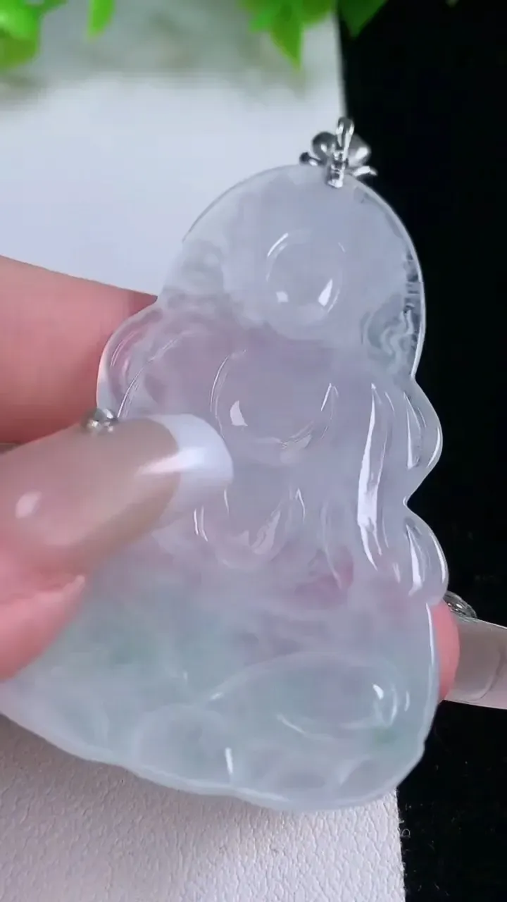 天然A货翡翠种飘花度母观音吊坠，尺寸60.5-36.2-5，重量:18.65g
2月5日