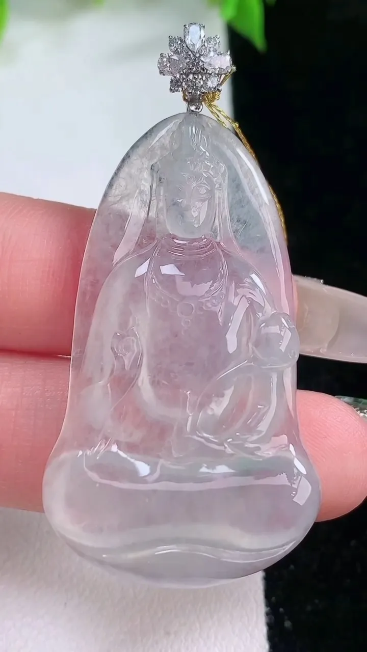 天然A货翡翠大势至菩萨吊坠，尺寸43.3-26-4.8，重量:10.83g
2月5日