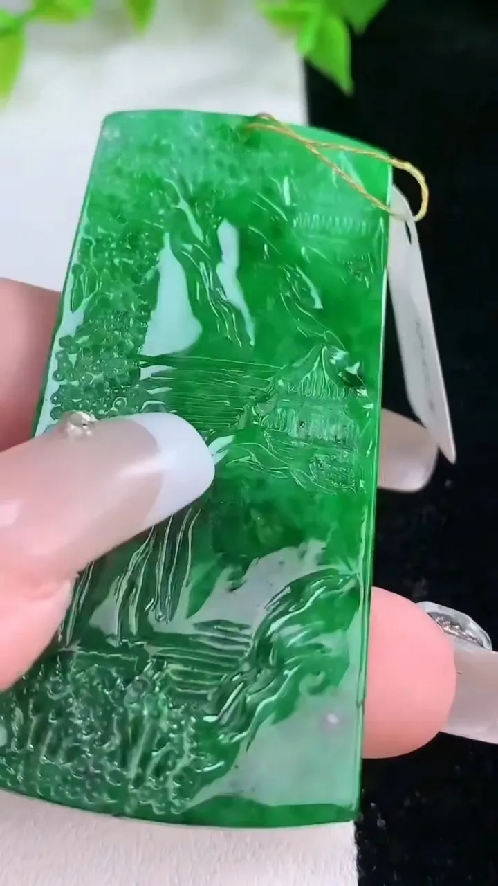 天然A货翡翠山水牌吊坠，尺寸58.6-28-4.5，重量:18.03g
2月5日