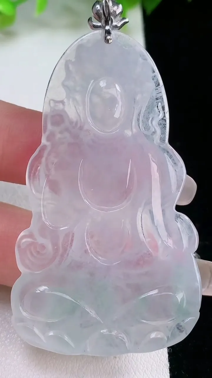 天然A货翡翠种飘花度母观音吊坠，尺寸60.5-36.2-5，重量:18.65g
2月5日
