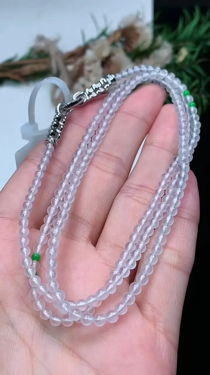 天然A货翡翠白冰小米珠项链，尺寸3.1-220颗，重量:13.30g2月5日
工厂直销收藏佳品,种好