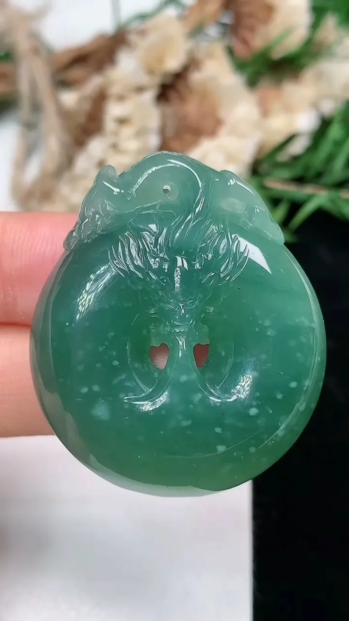 天然A货翡翠蓝水龙牌吊坠，尺寸38.3-32.9-8.2，重量:19.34g
2月5日