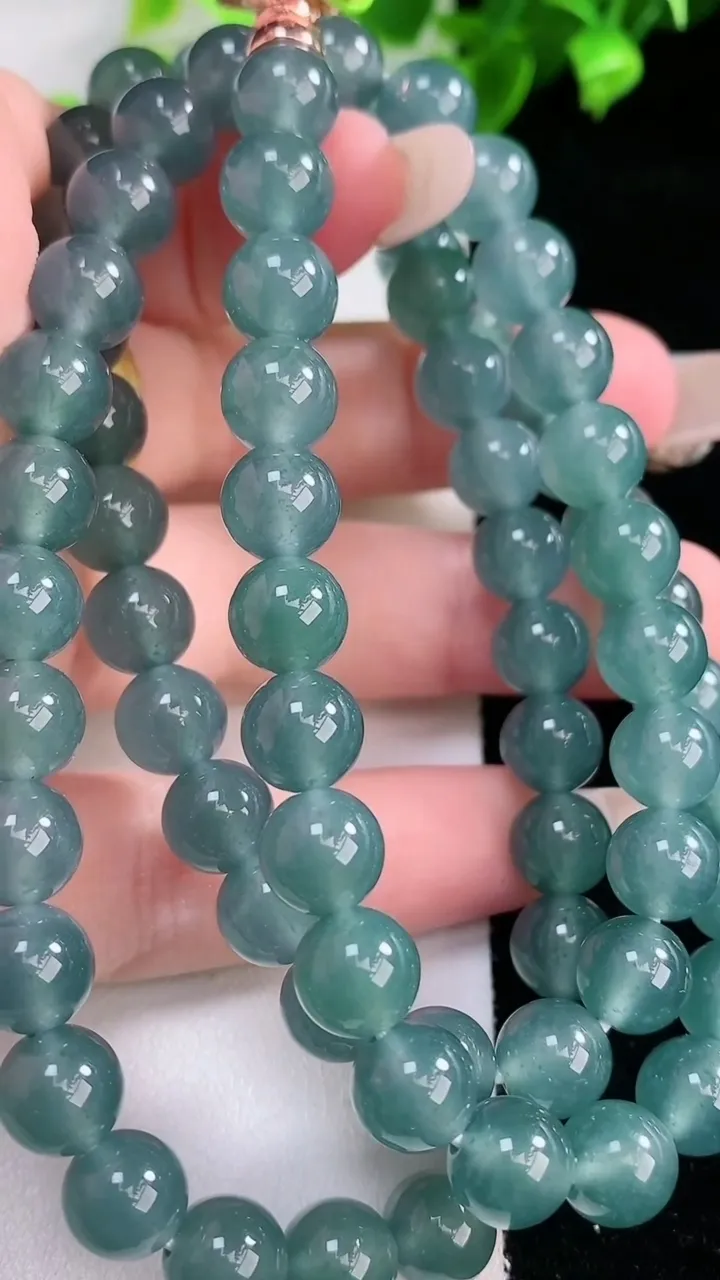 天然A货翡翠圆珠项链，尺寸7.6-77颗，重量:66.19g2月5日
工厂直销收藏佳品,种好水足，色泽均匀，有种有色，上手高大气！