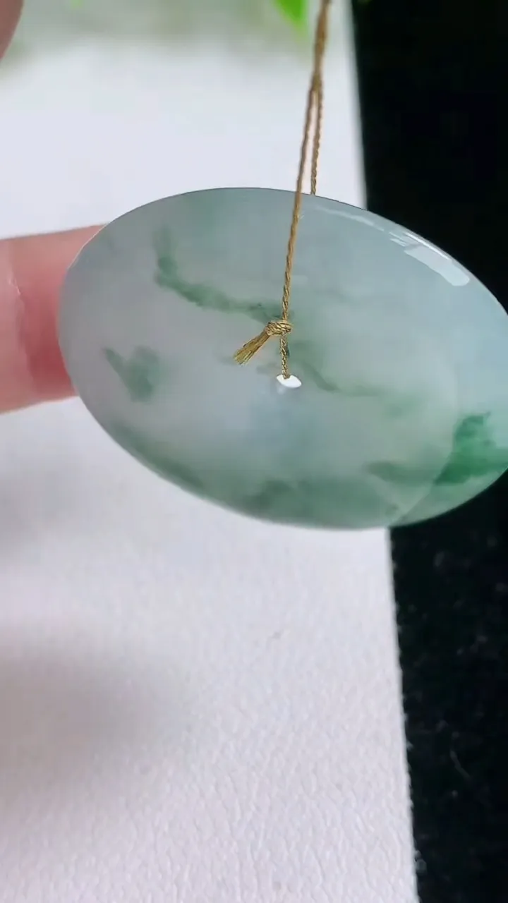 天然A货翡翠冰种飘花平安扣吊坠，尺寸34.6-5.5，重量:14.34g
2月5日