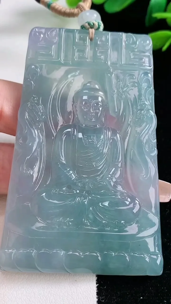 天然A货翡翠种紫罗兰大日如来吊坠，尺寸72-45.4-5.2，重量:50.89g
2月5日