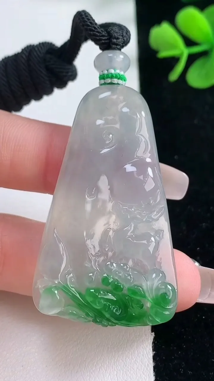 天然A货翡翠梅花鹿吊坠，尺寸47.5-28.8-7.1，重量:22.40g
2月5日