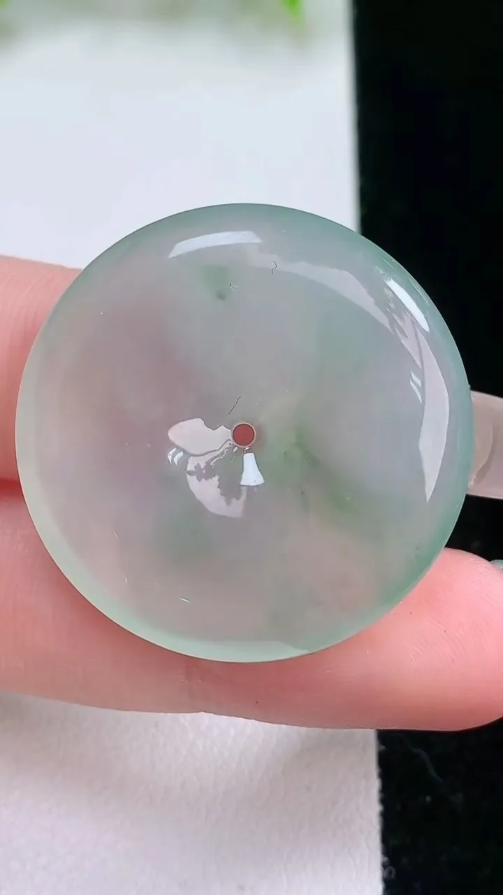 天然A货翡翠平安扣吊坠，尺寸31-5.5，重量:12.00g
2月5日