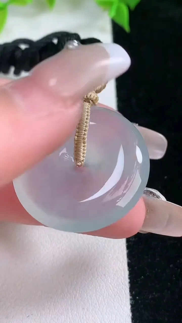 天然A货翡翠平安扣吊坠，尺寸29-5.8，重量:13.00g
2月5日