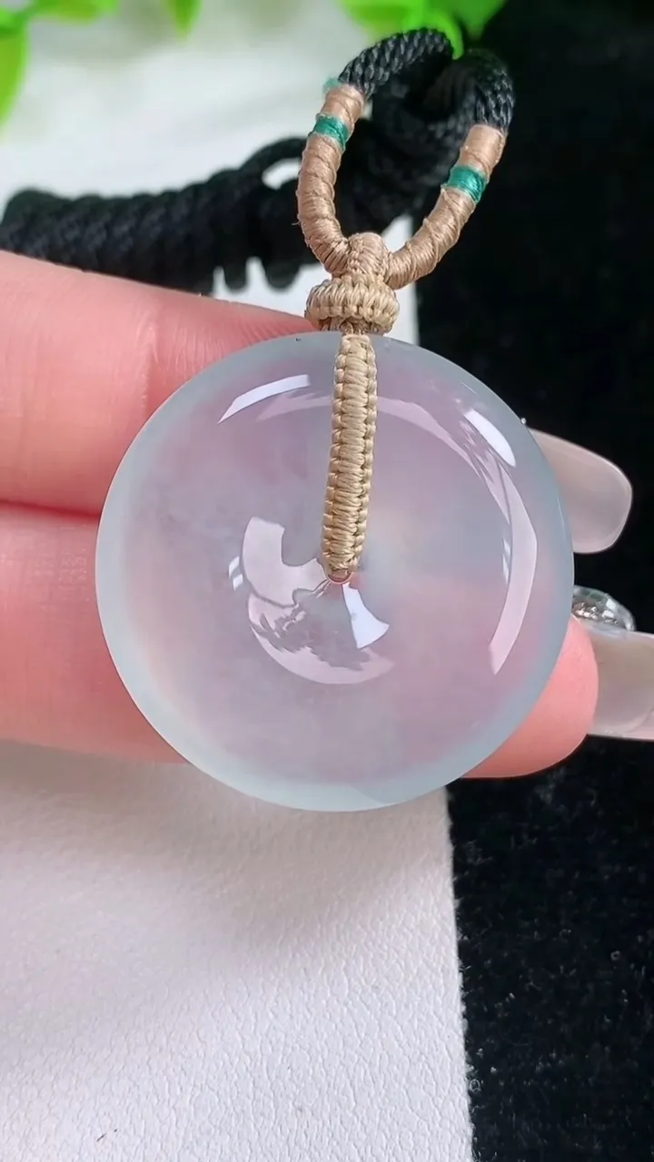 天然A货翡翠平安扣吊坠，尺寸29-5.8，重量:13.00g
2月5日