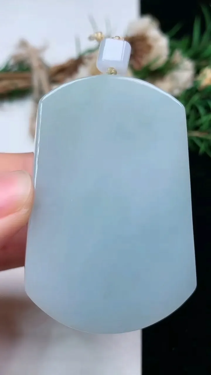 天然A货翡翠白冰阿弥陀佛吊坠，尺寸53.7-35.7-12.6，重量:68.22g
2月5日