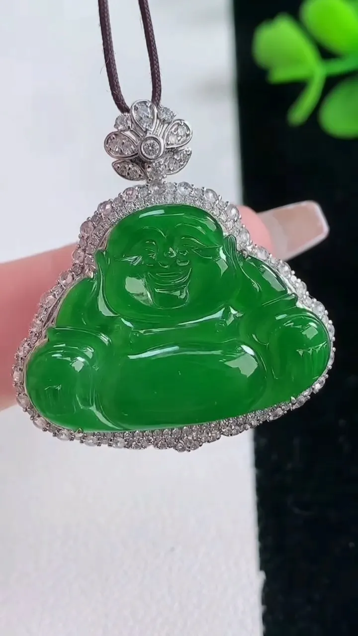 天然A货翡翠佛公吊坠，尺寸32.5-30.5-9.3，裸石20.1-27.3重量:7.78g
2月5