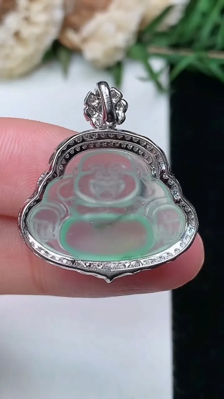 天然A货翡翠佛公吊坠，尺寸26-23.6-7.9
2月5日