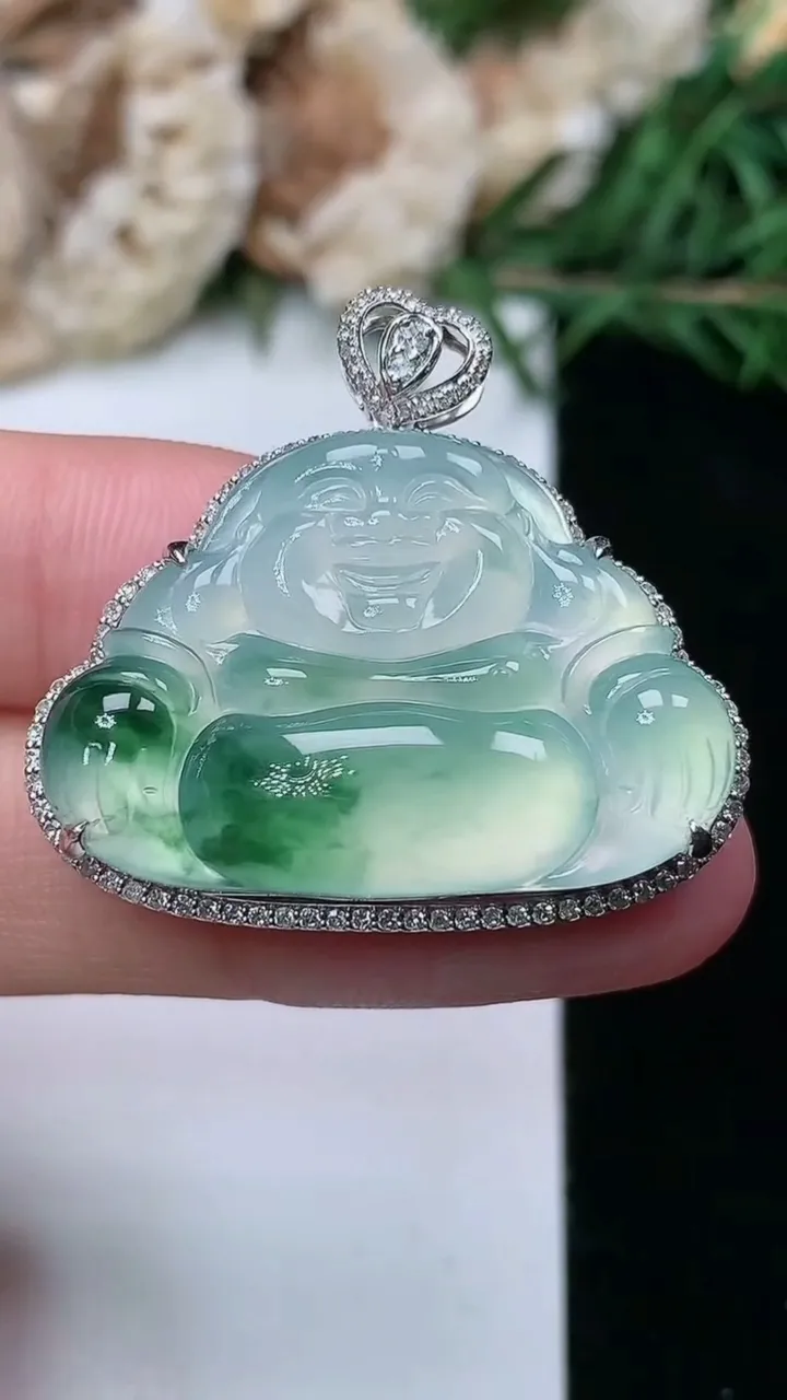 天然A货翡翠飘花佛公吊坠，尺寸29-31.9-9，裸石20.3-29.8，重量:8.01g
2月5日