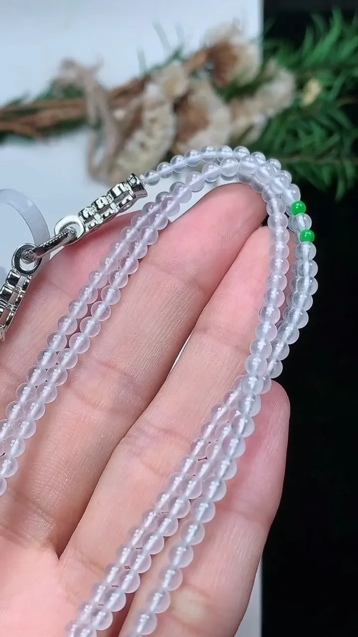 天然A货翡翠白冰小米珠项链，尺寸3.1-220颗，重量:13.30g2月5日
工厂直销收藏佳品,种好水足，色泽均匀，有种有色，上手高大气！