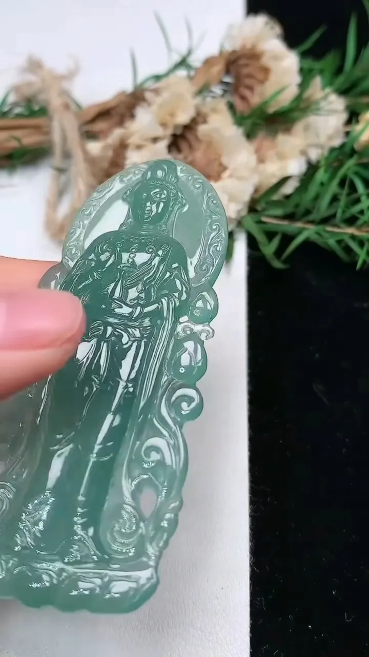 天然A货翡翠蓝水观音菩萨吊坠，尺寸74.8-30.7-5，重量:22.79g
2月5日