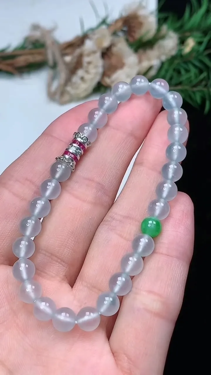 天然A货翡翠白冰圆珠手串，尺寸5.9-28颗，重量:11.47g2月5日
工厂直销收藏佳品,种好水足，色泽均匀，有种有色，上手高大气！
